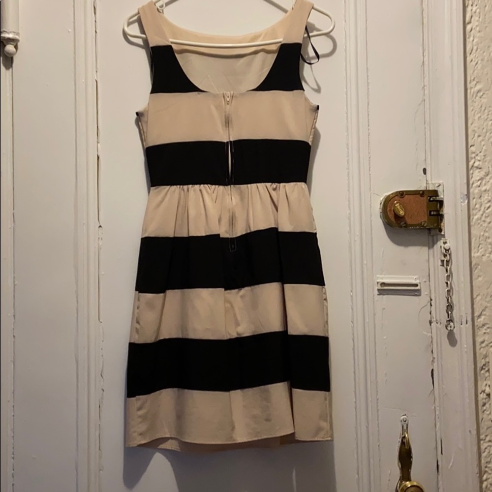Dress - Picture 4 of 5